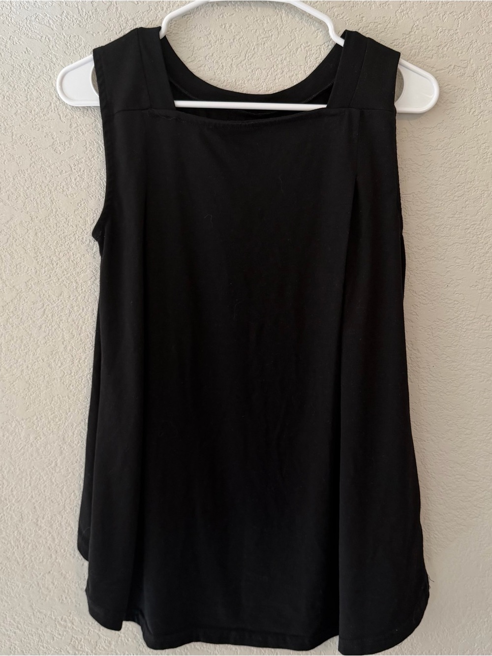 Black Sleeveless Women's high low Top